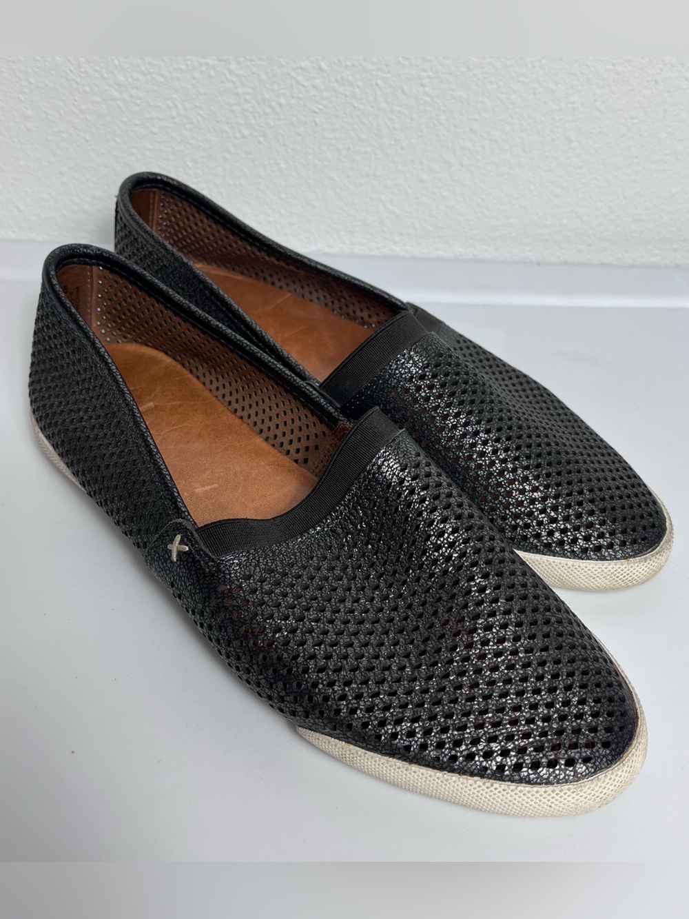 Frye Melanie Slip On Flat Loafer Shoes Black Pewter Leather Women 7.5 Perforated